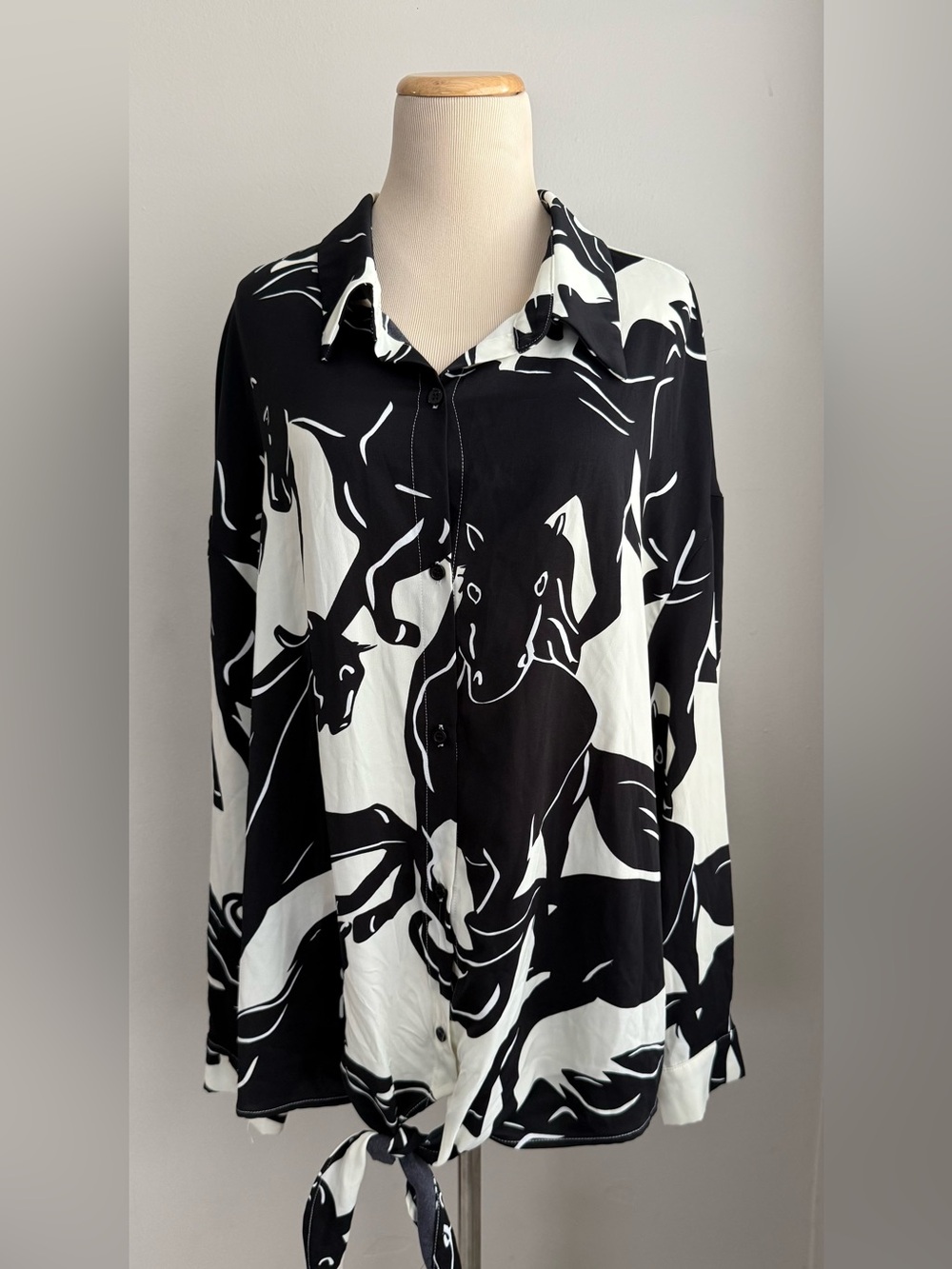 SHEIN Black and White Horse print Tie-Hem Button Down Shirt | Size 2XL